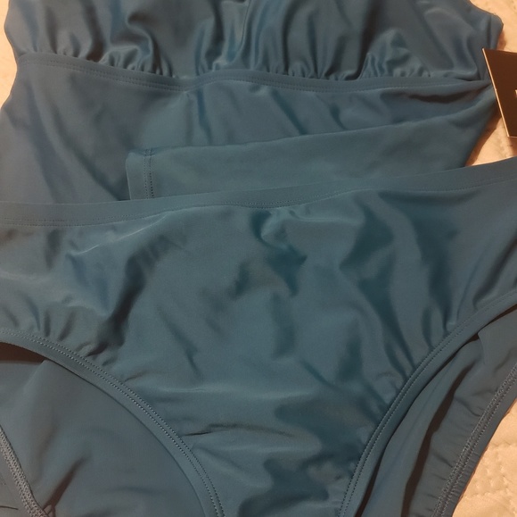 NWTs Ellen Tracy Key Hole High Neck Tankini Set - Picture 2 of 8